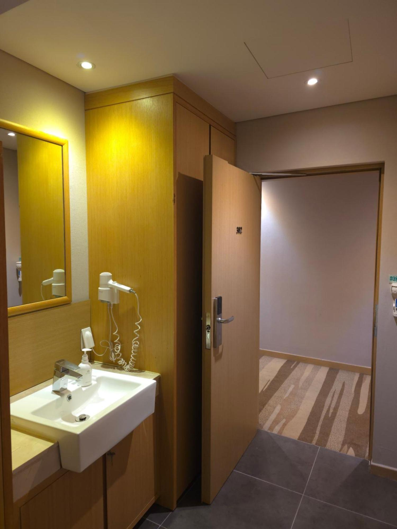 Hotel New Oriental Myeongdong Seoul Bagian luar foto